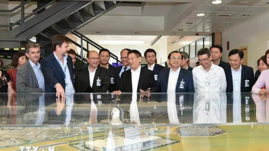 Deputy PM visits Airbus plant in Spain